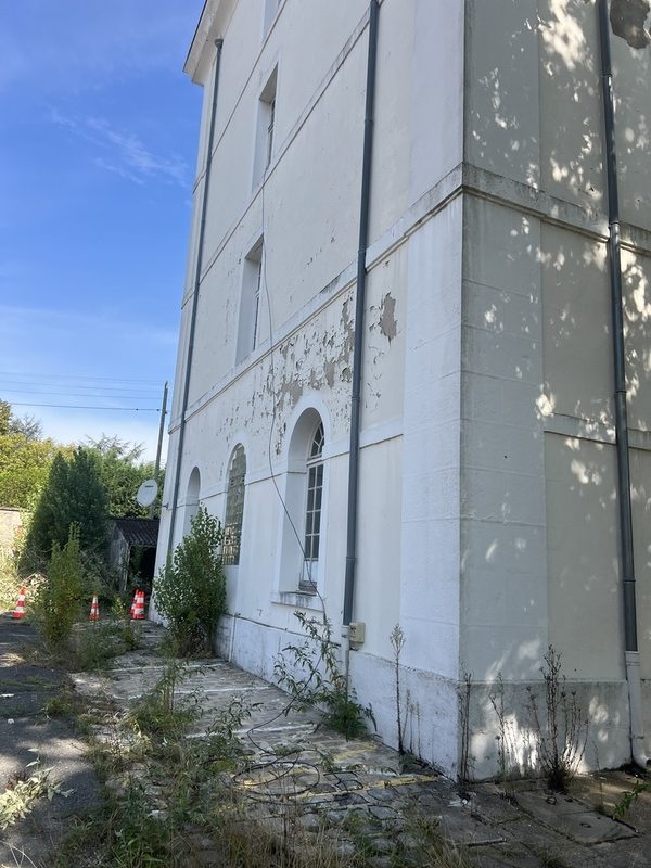 Vue extérieure du bâtiment 001, caserne Damesme, sujet d’un diagnostic structurel réalisé par CIDECO