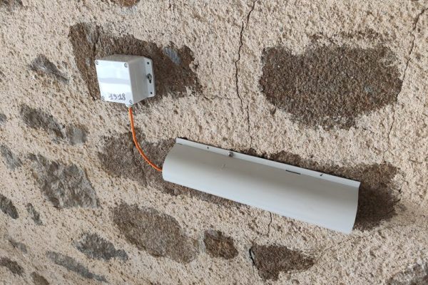 Crackmeter protected Crackmeter with covering for protection