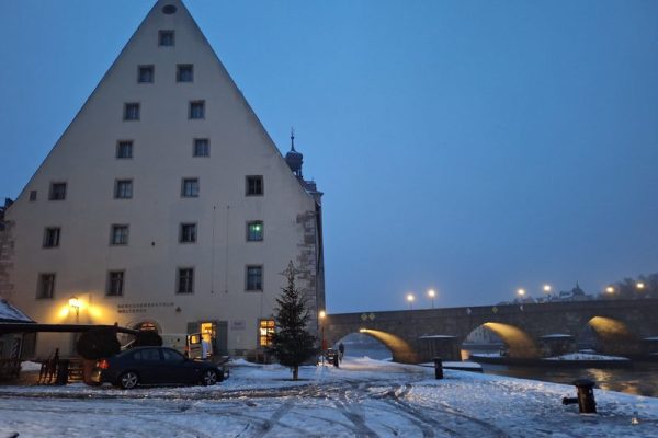 batiment-historique-pont-pierre-hiver-neige.jpg batiment-historique-pont-pierre-hiver-neige.jpg