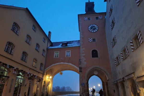porte-medievale-horloge-centre-historique.jpg porte-medievale-horloge-centre-historique.jpg
