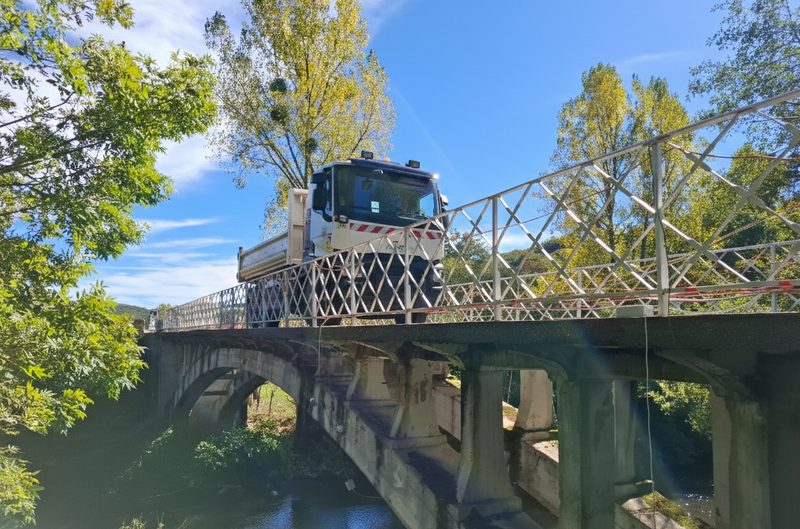 Ouvrage maçonné à arches soumis au passage d’un poids lourd dans le cadre d’une analyse vibratoire.